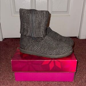 SO Gray Knit Ankle Booties